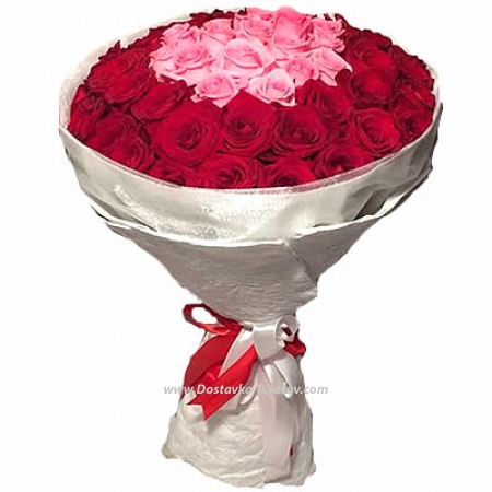 Красно-розовый букет с 51 розой "Кругосвет"
