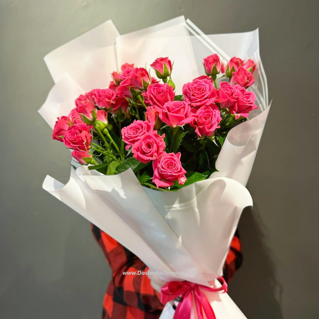 Цветы Букет розовых кустовых роз "Поцелуй"