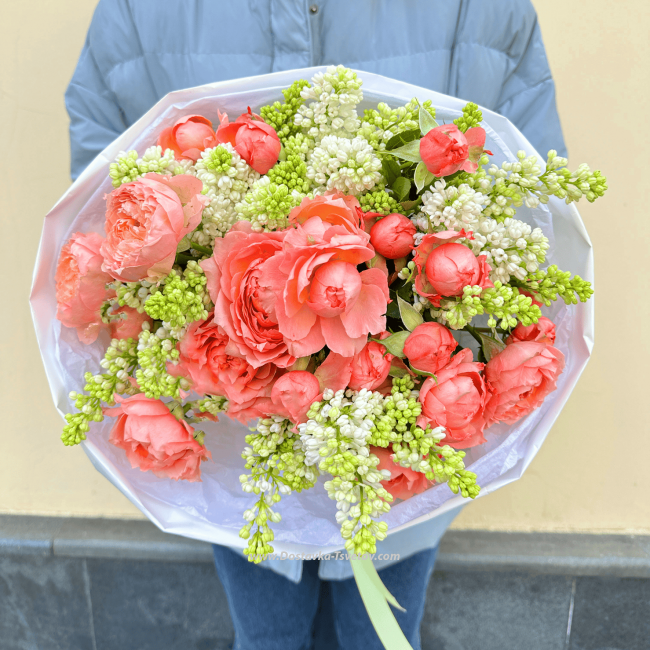 Цветы #16 Букет из голландской сирени и пионовидной розы Джульетта
