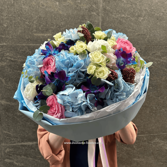 Цветы #24 Букет в голубых тонах из гортензии и роз