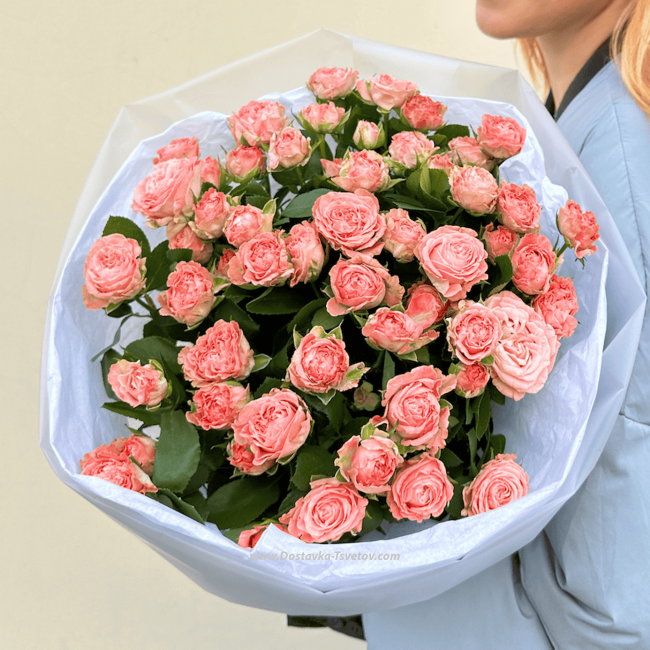 Цветы #21 Букет из кустовых пионовидных роз сорта Бомбастик