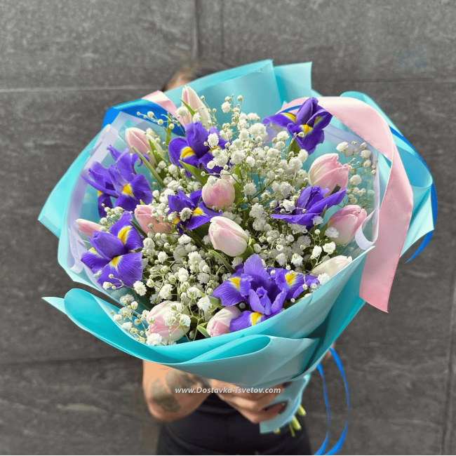 Цветы Букет из ирисов и тюльпанов "Летнее небо"