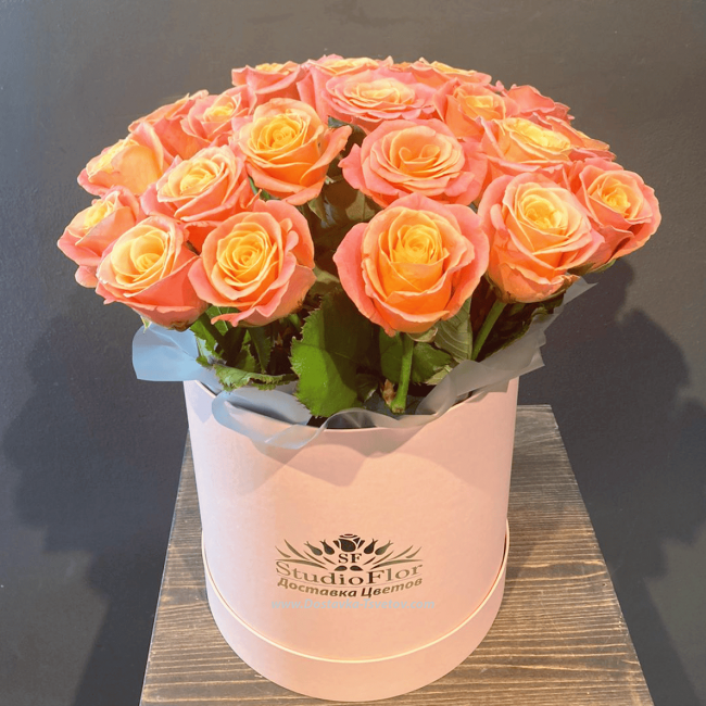 Розы Коробка из розовых роз "Амулет"