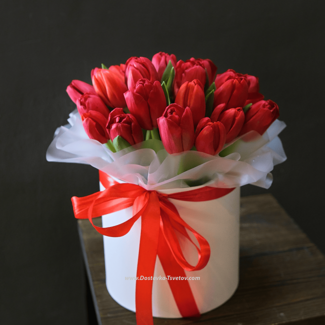 Цветы 25 тюльпанов в коробке "Джей Ло"
