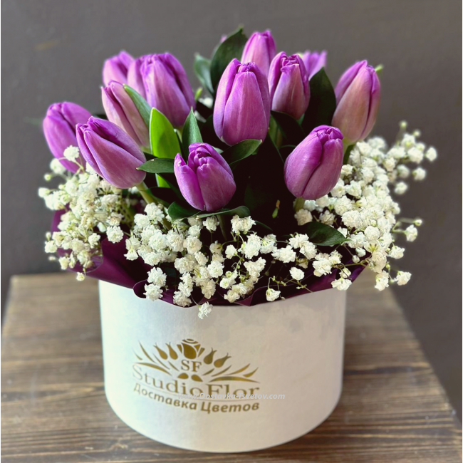 Тюльпаны Фиолетовые тюльпаны в коробке "Графиня"
