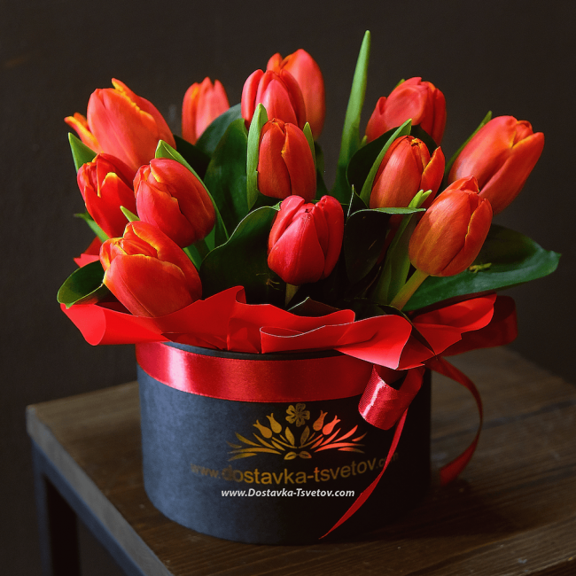 В коробке Красные тюльпаны "Страстная Любовь"