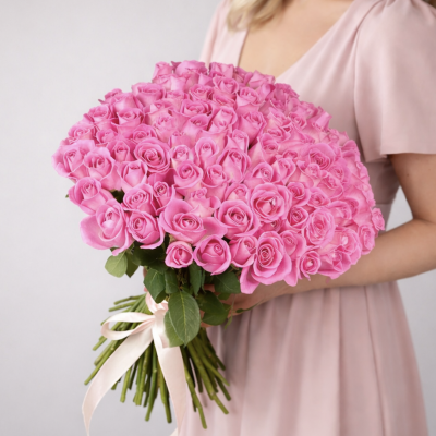 101 розовая роза "Стрела Амура"