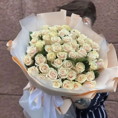 51 роза "Нежное Облако"