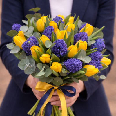 Букет из тюльпанов и гиацинтов "Сиреневое Поле"