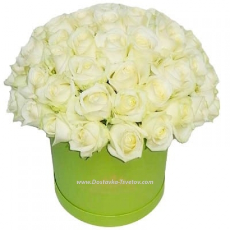 Белые розы "Токио" в зеленой коробке