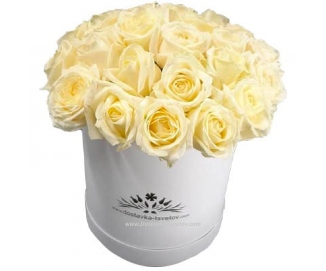 Розы Белые розы в шляпной коробке "Герда"