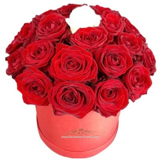 Розы в коробке шляпной "Леди в красном"