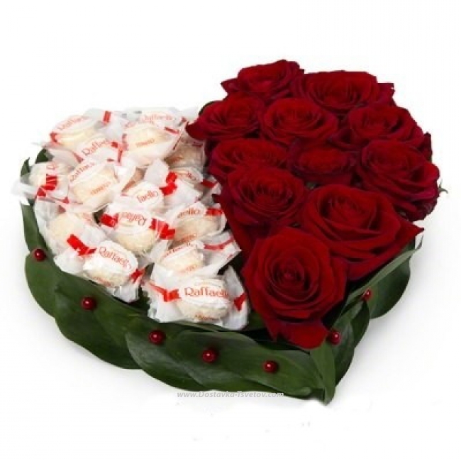 Сердце из красных роз и конфет "Арабелла"