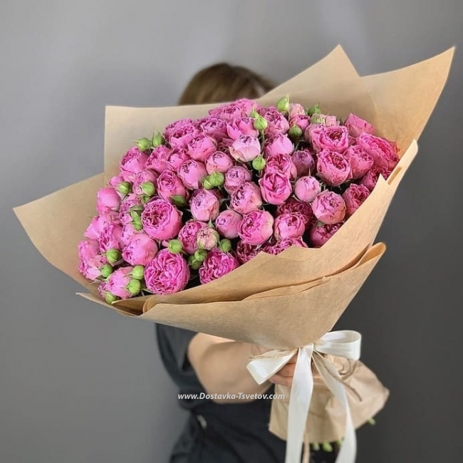 Пионовидные розы Букет розовых кустовых роз "Каравелла"