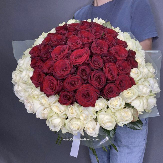 Букет белых и красных роз "Вулкан Любви"