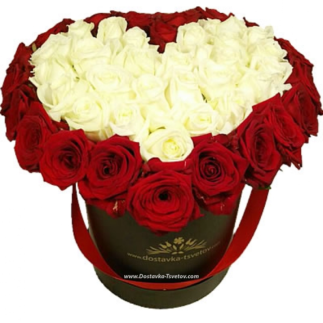 Сердце из красных и белых роз в шляпной коробке "Моя Любовь"