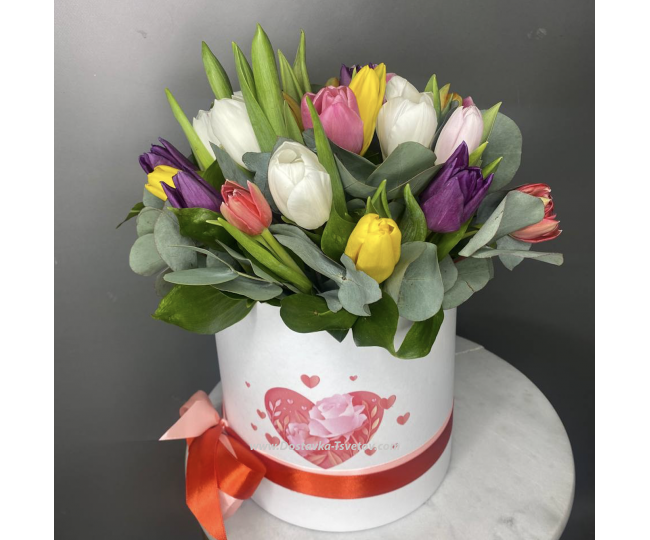 Цветы Тюльпаны в коробке "Люблю"