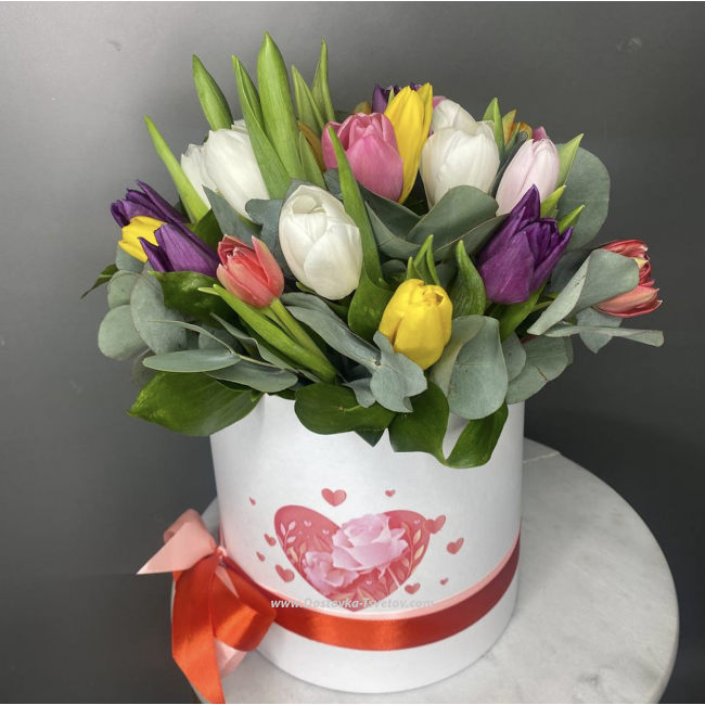 Цветы Разноцветные тюльпаны в коробке "Люблю"