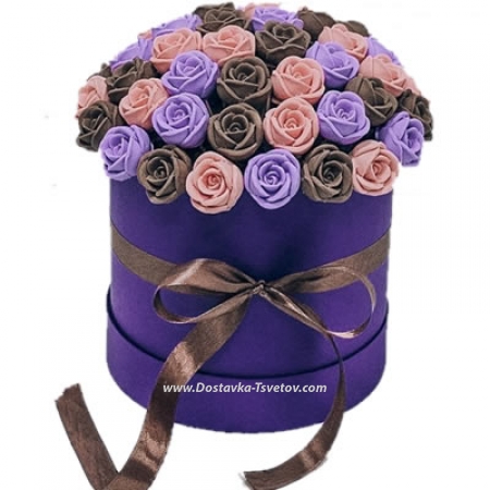 Шоколадные розы «Сласти» в шляпной коробке