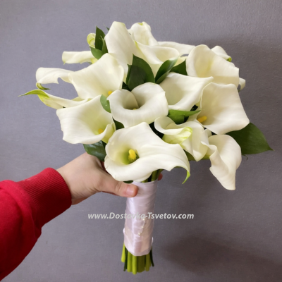 Букет невесты из 19 белых калл "Молочный Улун"