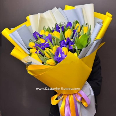 Букет из тюльпанов и ирисов "Морской Бриз"