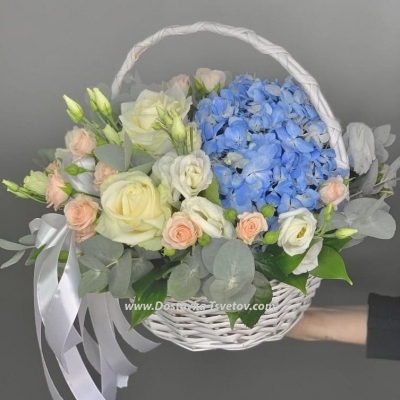 Корзина гортензий и роз "Этюд"