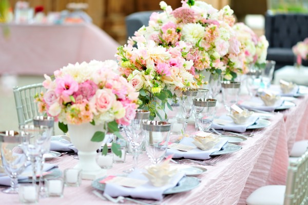 Цветочные композиции на свадебный стол - статьи интернет-магазина «Доставкацветов».